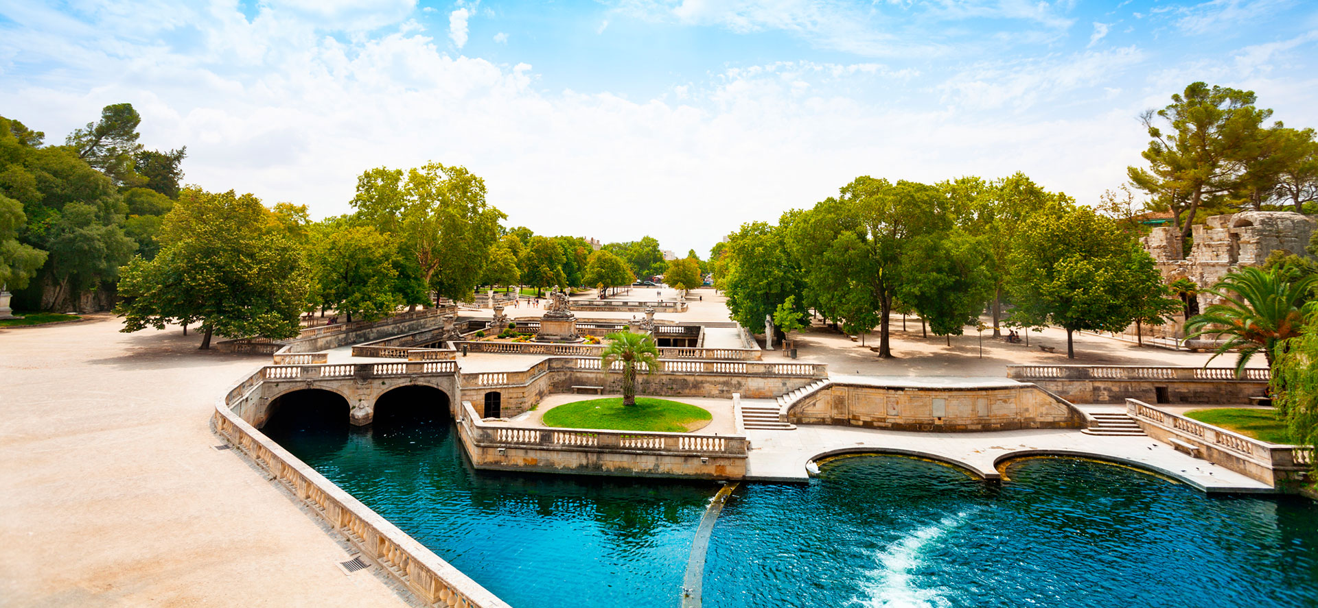 Nîmes by private jet